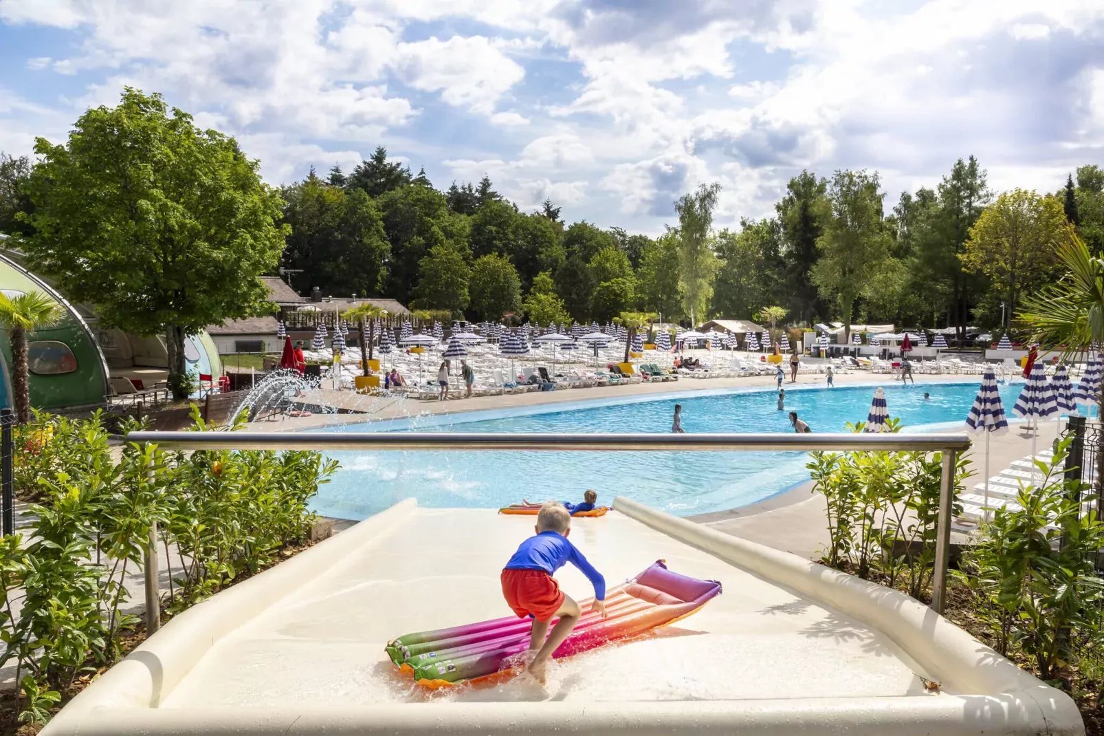 Hu Birkelt Village /-