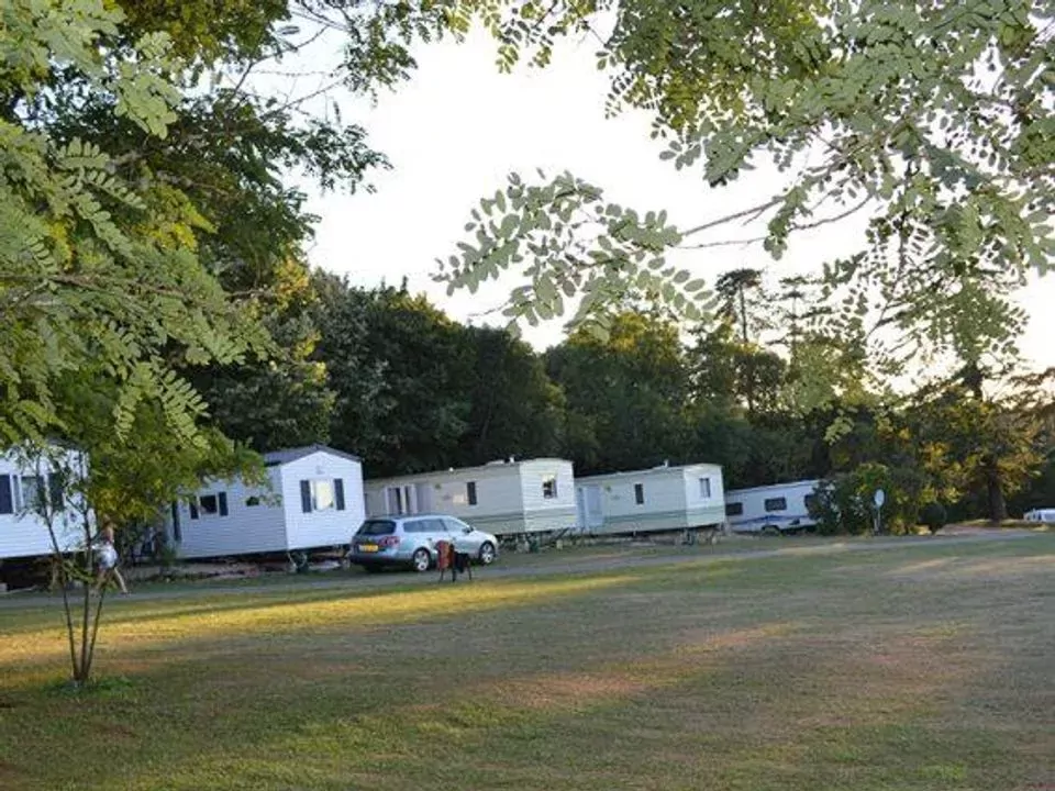 Campingplatz Château de Lacomté-