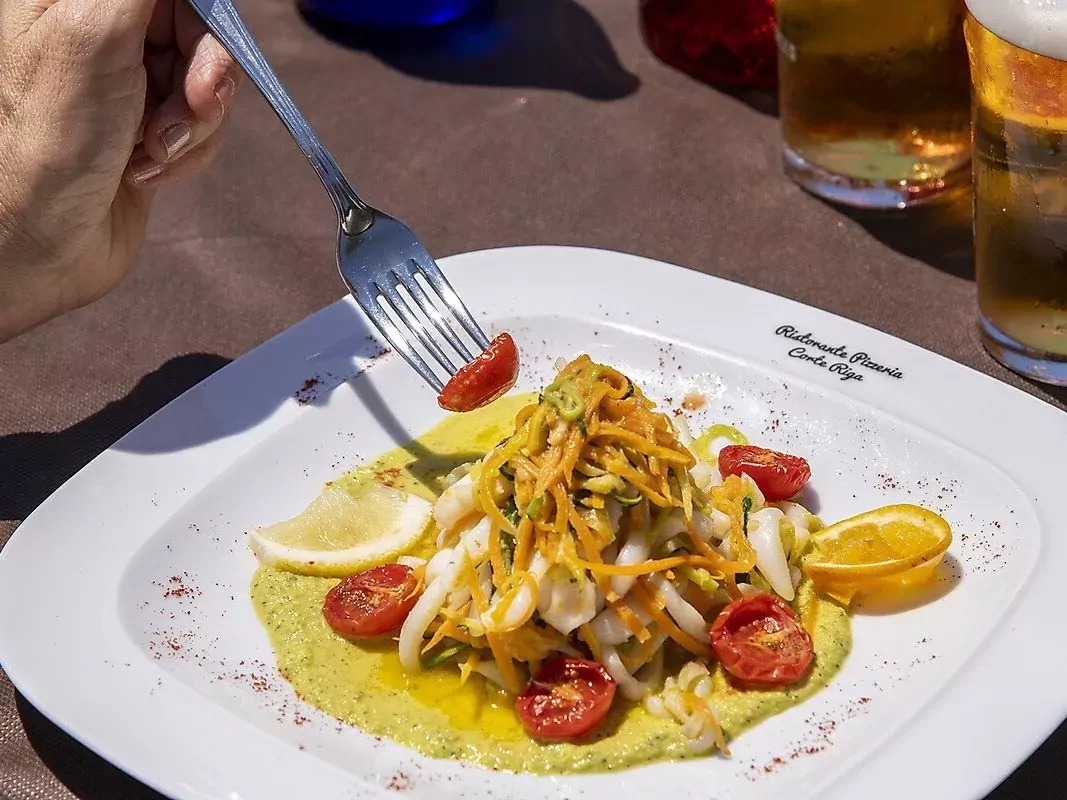 Hu Montescudaio Dorf-