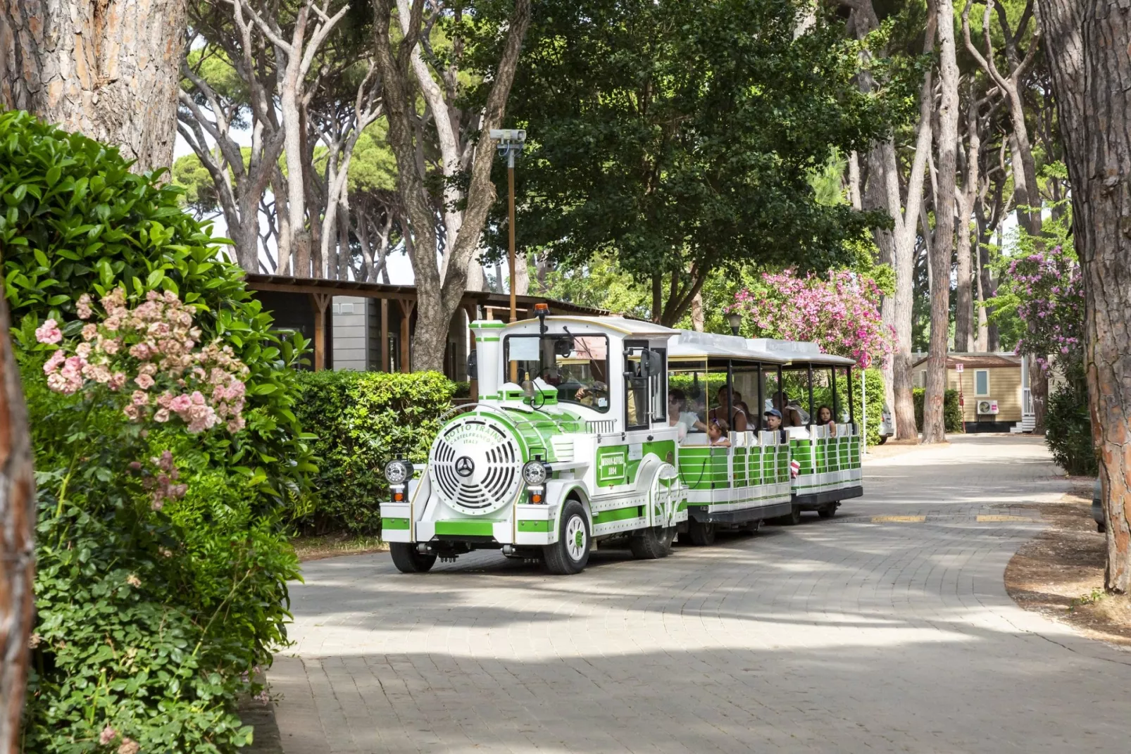 Hu Park Albatros Dorf