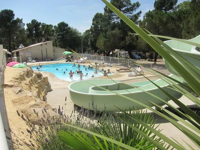 Campingplatz Pinède in der Provence-