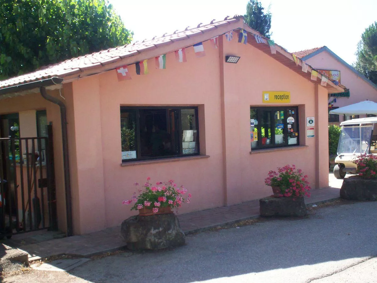 Hu Montescudaio Dorf-