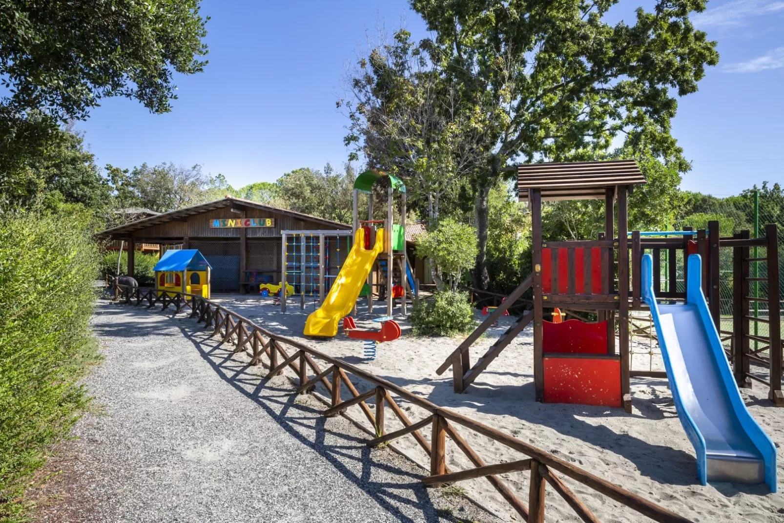 Hu Montescudaio Dorf-