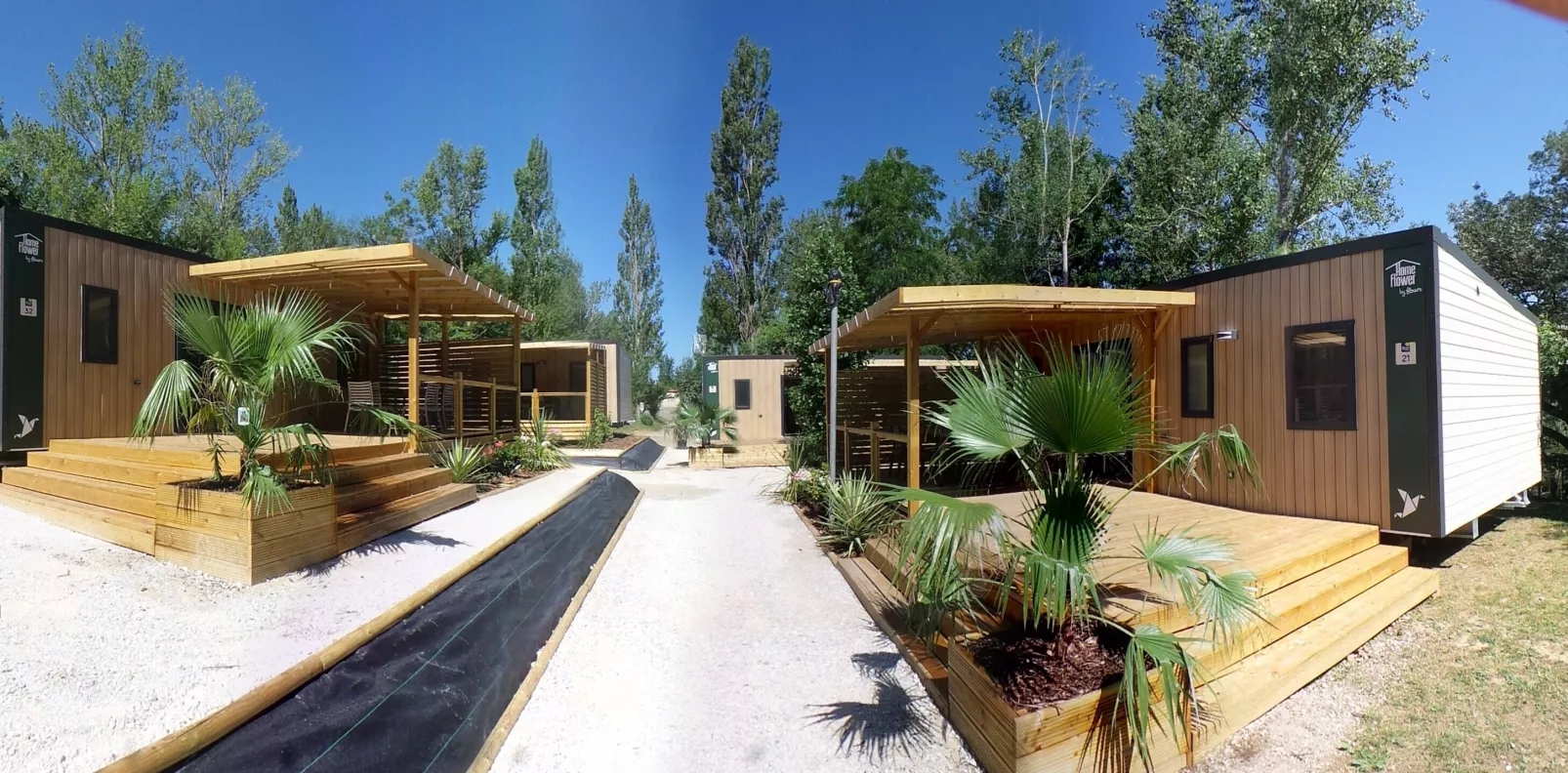 Flower Camping am Lac de la Thésauque